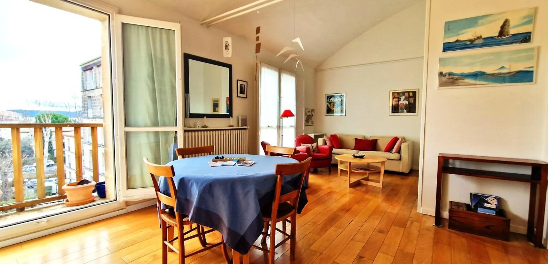 Spacious Apartment 4 People Parking, Bright Aix-en-Provence