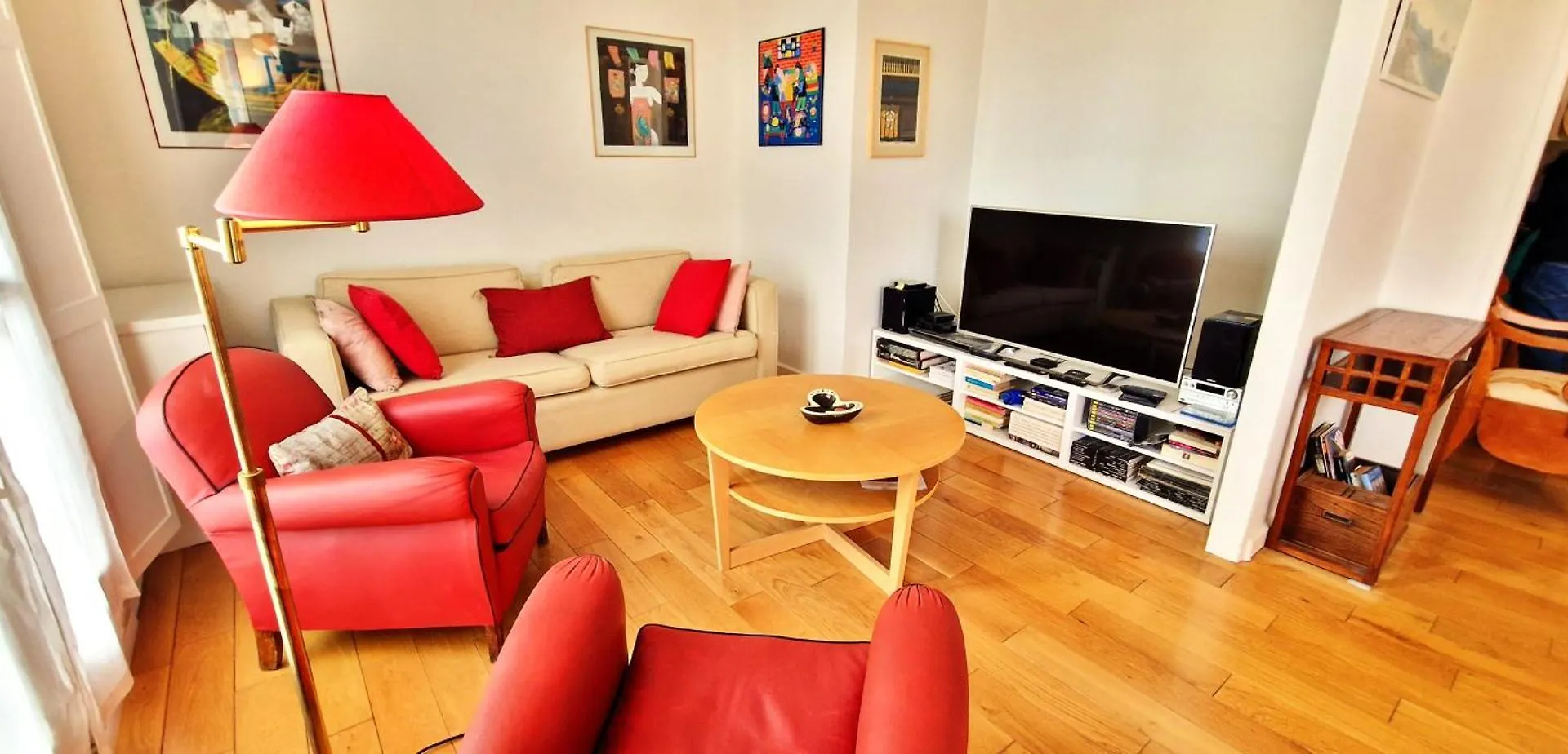 Spacious Apartment 4 People Parking, Bright Aix-en-Provence 0*,  Frankrike